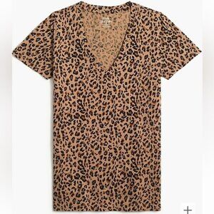 J. Crew factory Printed vintage cotton V-neck tee in camel black size XS‎